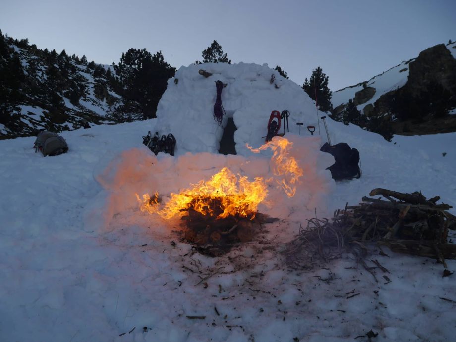 Nuit féerique dans un igloo